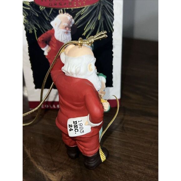 Hallmark Keepsake Ornament - MR. AND MRS. CLAUS, A FITTING MOMENT (1993) VINTAGE - Picture 5 of 6